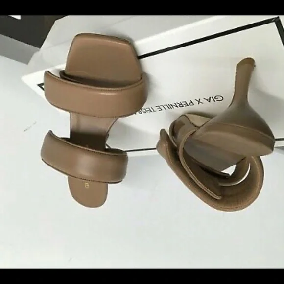 NIB - GIA x Pernille Teisbaek nude puffer leather sandals. - Picture 7 of 7